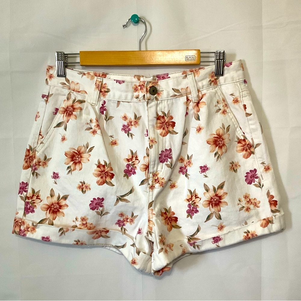 American Eagle floral Mom Short Size 10
